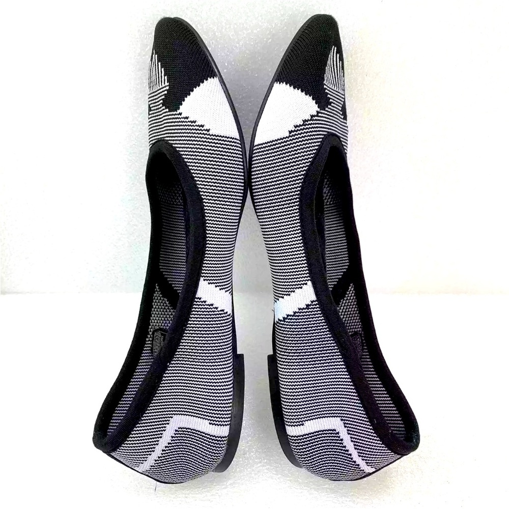 Skechers Cleo Sherlock, Black White, Knit Flats. Padded Insole Woman’s Size 8.5